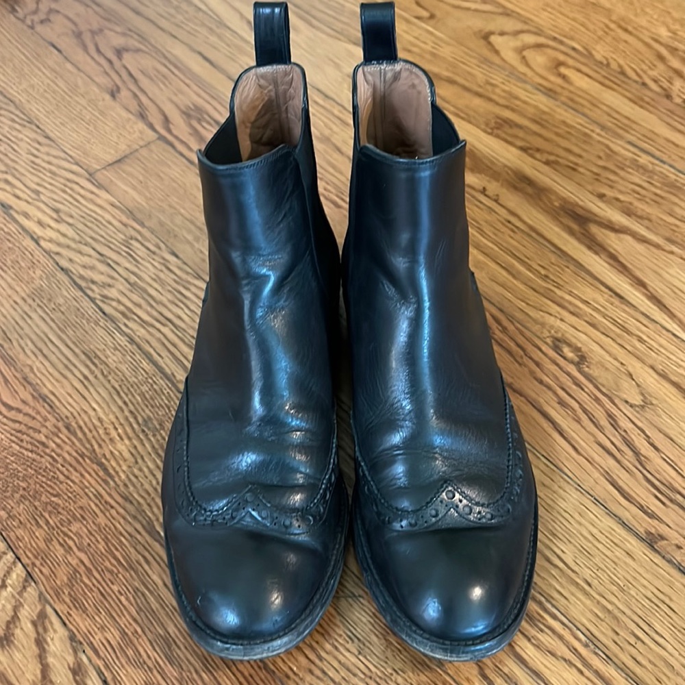 Fratelli Rossetti black leather Chelsea wingtip booties. Size 37 (US 7)